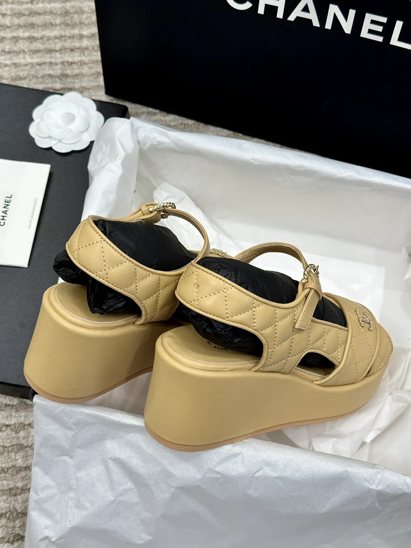 👟👟Ex-factory price 480👟👟 CHANEL C Jia Xiaoxiang 23ss new wedge heel open toe high heel sandals. Top counter quality. The moment you put it on your feet, it is still super stunning. 🔥All materials are customized according to the original version! Upper: imported first-layer calfskin/imported fragrant cloth/ lining: imported sheepskin, foot pad: sheepskin sole: outsole imported from Italy Size number: 34-40